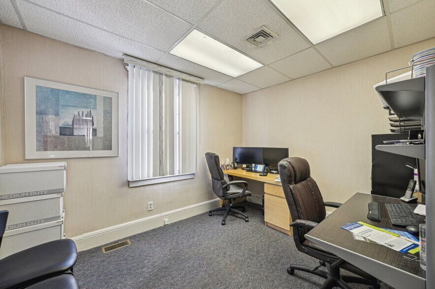More Photos Of 188 Newark Pompton Tpke, Little Falls Office Residential For Sale