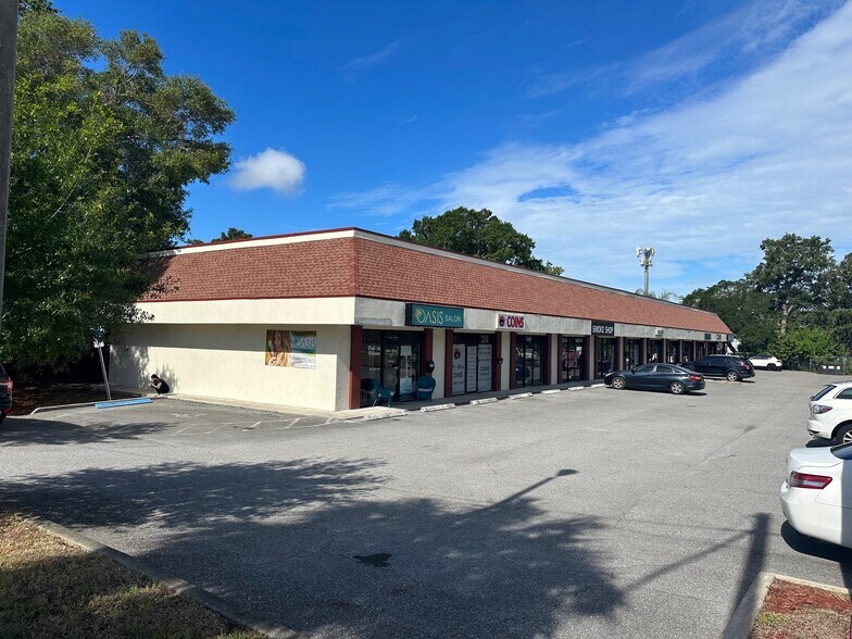 More Photos Of 1271-1291 San Christopher Dr, Dunedin General Retail For Lease