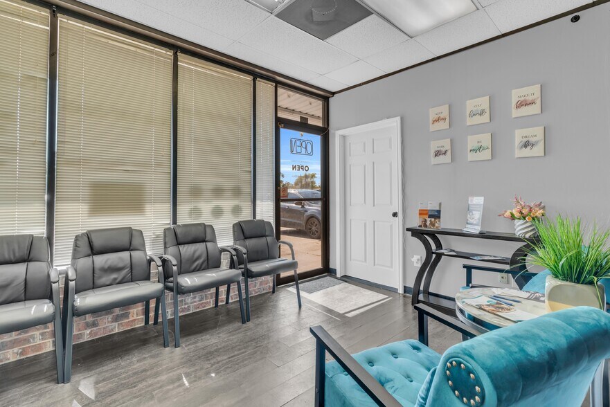 More Photos Of 310 E Davis St, Conroe Office For Sale