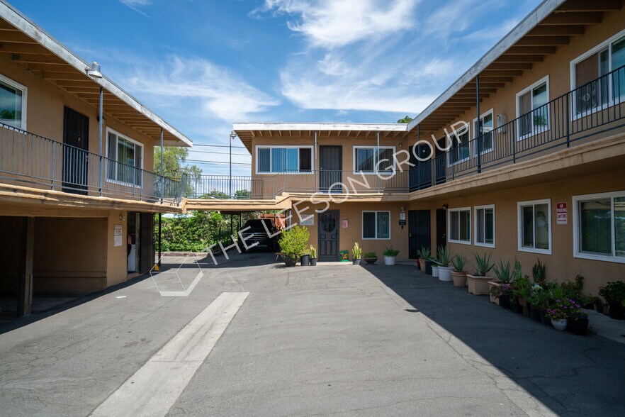 More Photos Of 1003 W Bishop St, Santa Ana Apartments For Sale