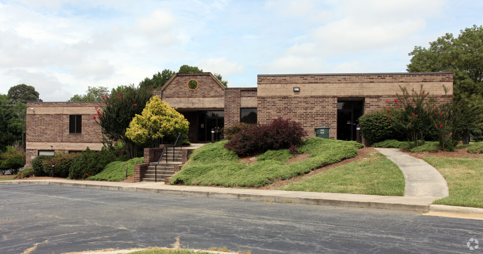 Primary Photo Of 3107 A S Elm Eugene St, Greensboro Office For Lease