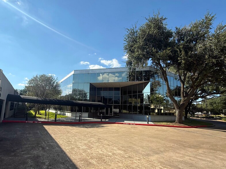Primary Photo Of 9703 Richmond Ave, Houston Office For Lease