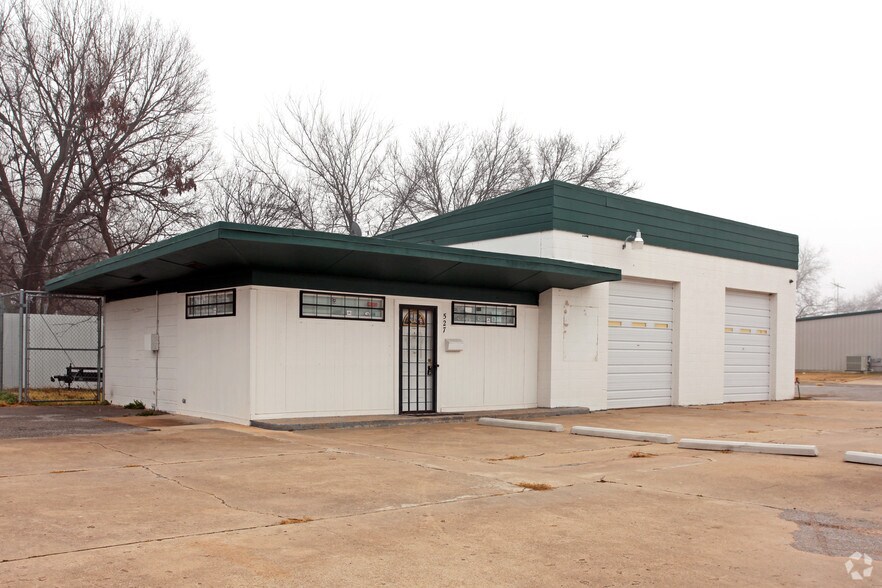More Photos Of 527 S 3rd St, Chickasha Light Manufacturing For Sale