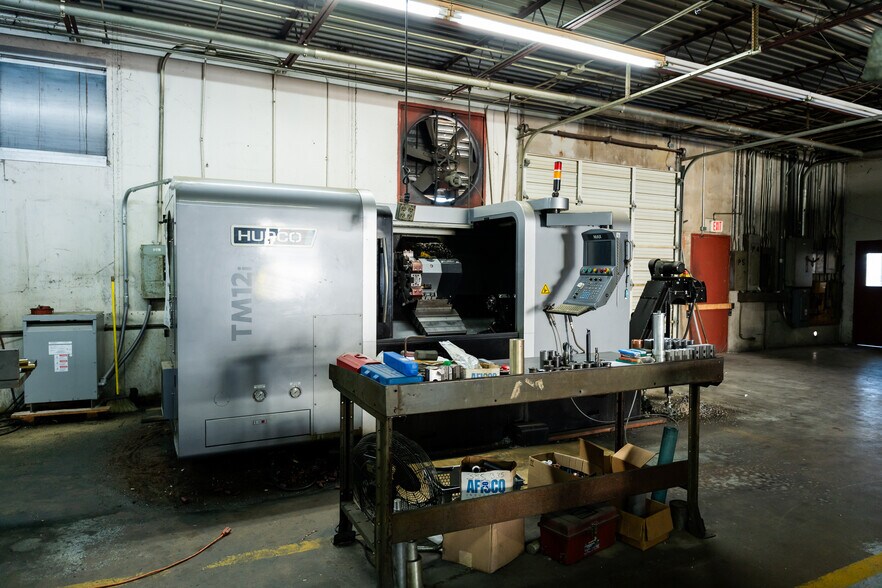 More Photos Of 1630 N Interstate 35 E, Lancaster Flex For Sale