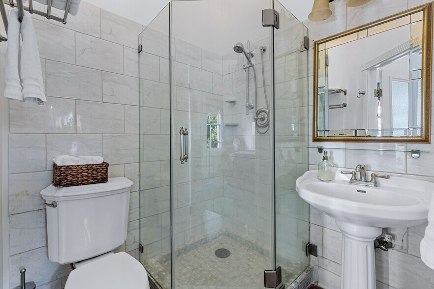 More Photos Of 402 E Gaston St, Savannah Hospitality For Sale