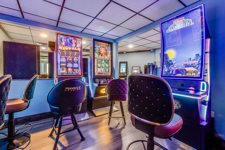 More Photos Of 702 Industrial Blvd, Latrobe Freestanding For Sale