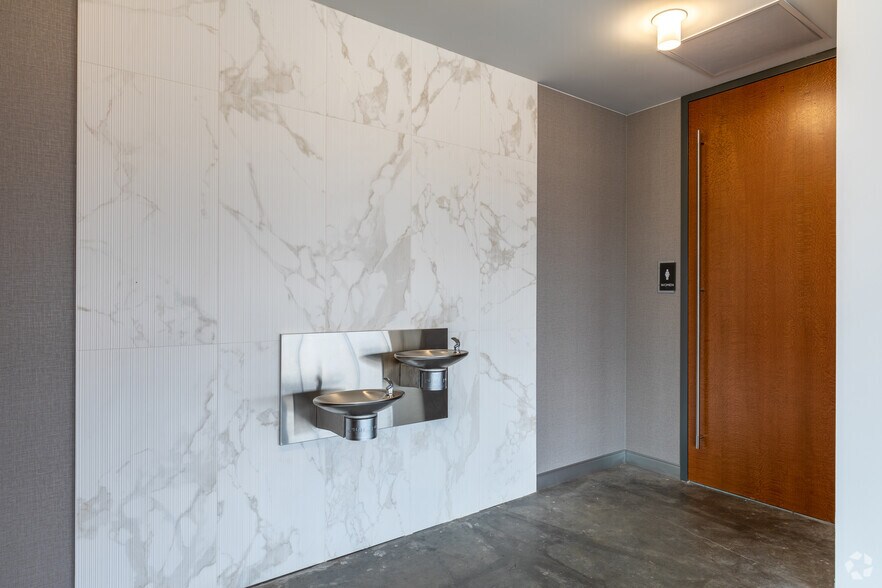 More Photos Of 435 N Whittington Pkwy, Louisville Office For Lease