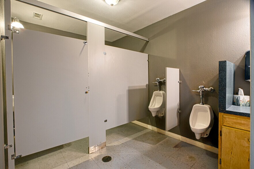 More Photos Of 464 McCaleb, Montgomery Specialty For Sale