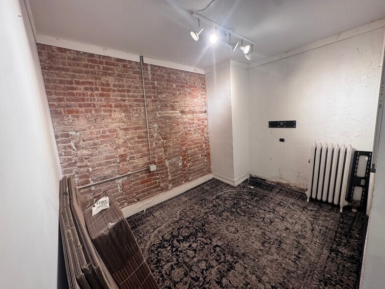 More Photos Of 188 Broadway, Brooklyn Storefront Retail Residential For Lease
