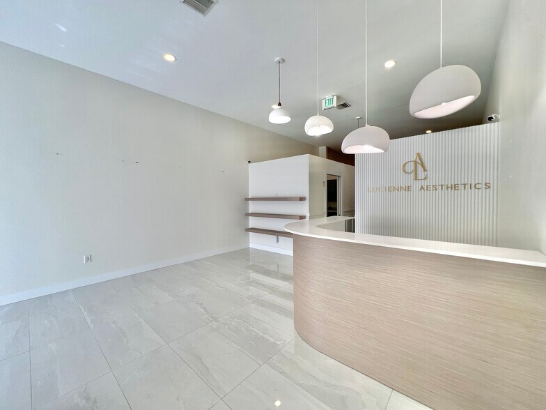 Primary Photo Of 1400 Ponce De Leon Blvd, Coral Gables Unknown For Lease