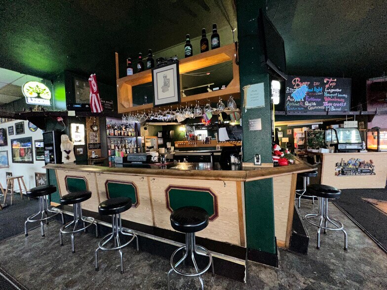 More Photos Of 295 S Broadway, Coos Bay Restaurant For Sale