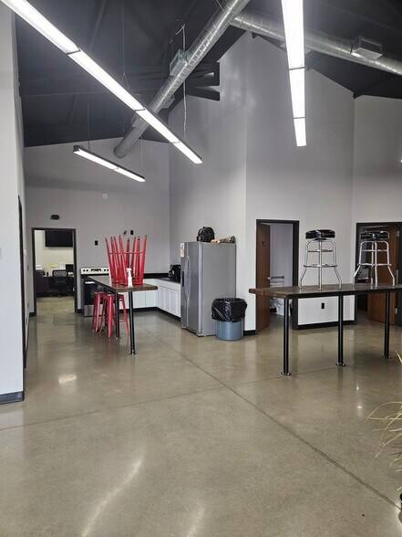 More Photos Of 6209 SE 74th St, Oklahoma City Distribution For Sale