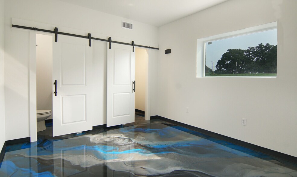 More Photos Of 4300 Burleson Retta Rd, Burleson Flex For Sale