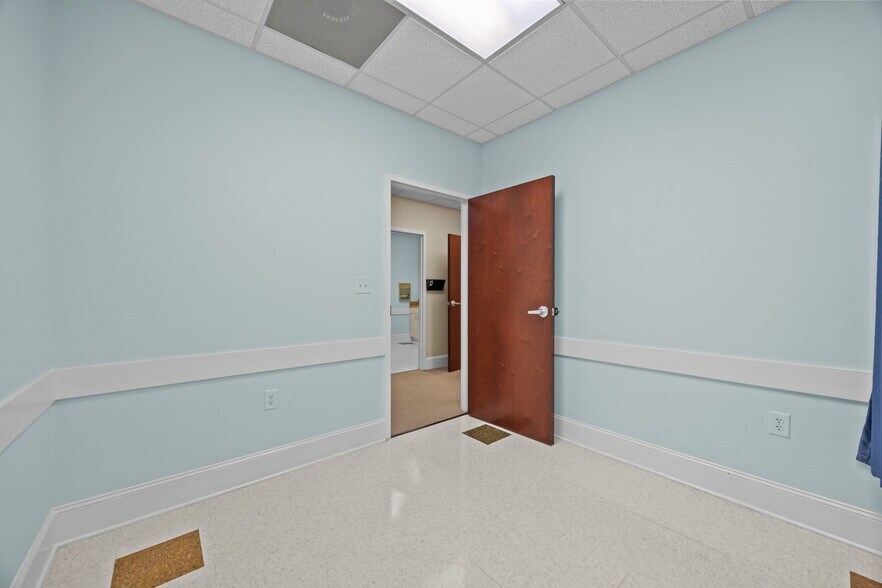 More Photos Of 2223 Hemby Ln, Greenville Medical For Sale