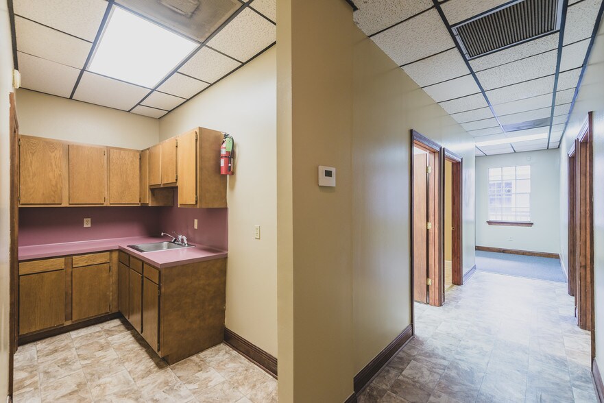 More Photos Of 2002 20th St, Kenner Office For Sale