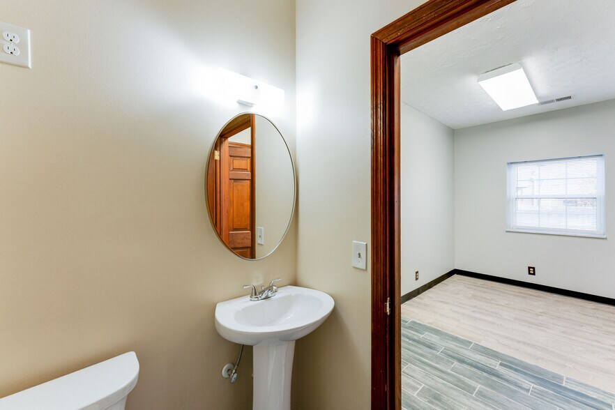 More Photos Of 6501 E Livingston Ave, Reynoldsburg Medical For Lease