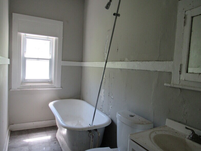 More Photos Of 932 Wheelock Rd, Cleveland Apartments For Sale
