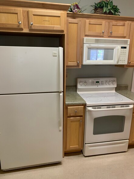 More Photos Of 4608 Lower Roswell Rd, Marietta Office For Sale