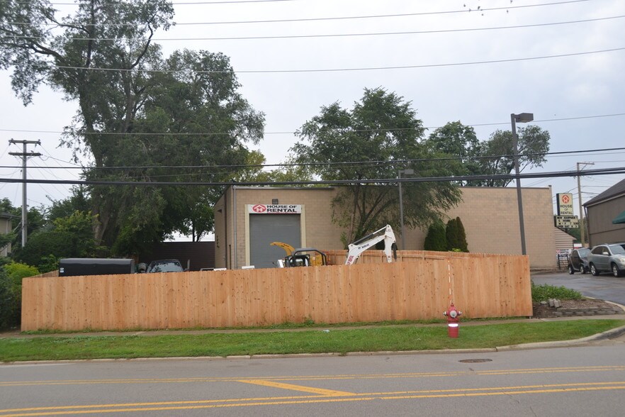 More Photos Of 318 N Milwaukee Ave, Wheeling Storefront For Lease