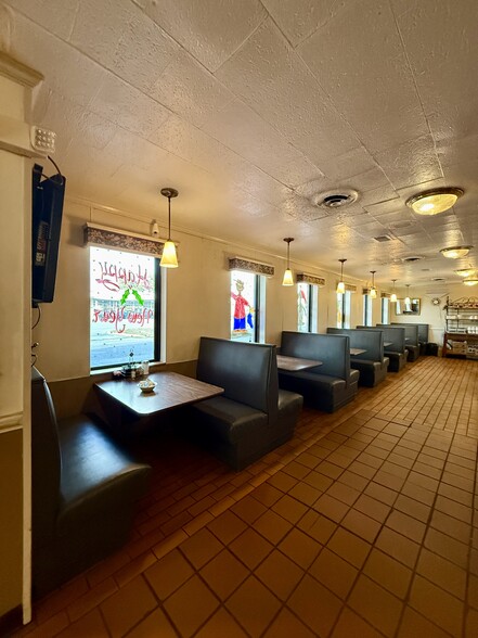 More Photos Of 101 W Boulevard, Williamston Specialty For Sale