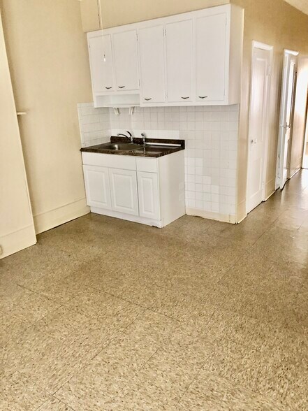 More Photos Of 612 S Broad St, Elizabeth Storefront Retail Residential For Sale