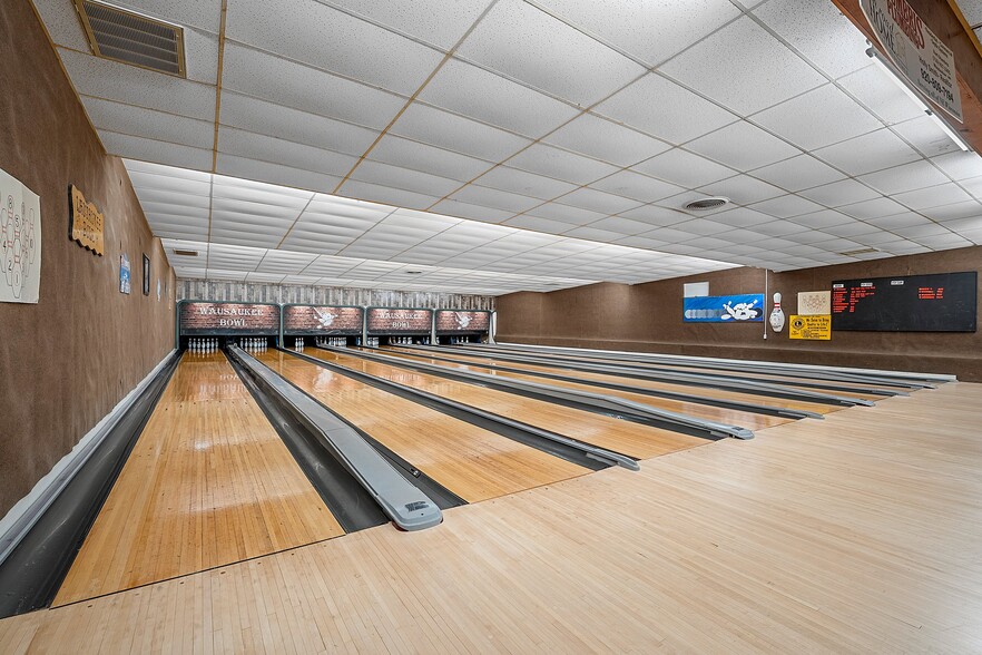 More Photos Of 326 Main St, Wausaukee Bowling Alley For Sale