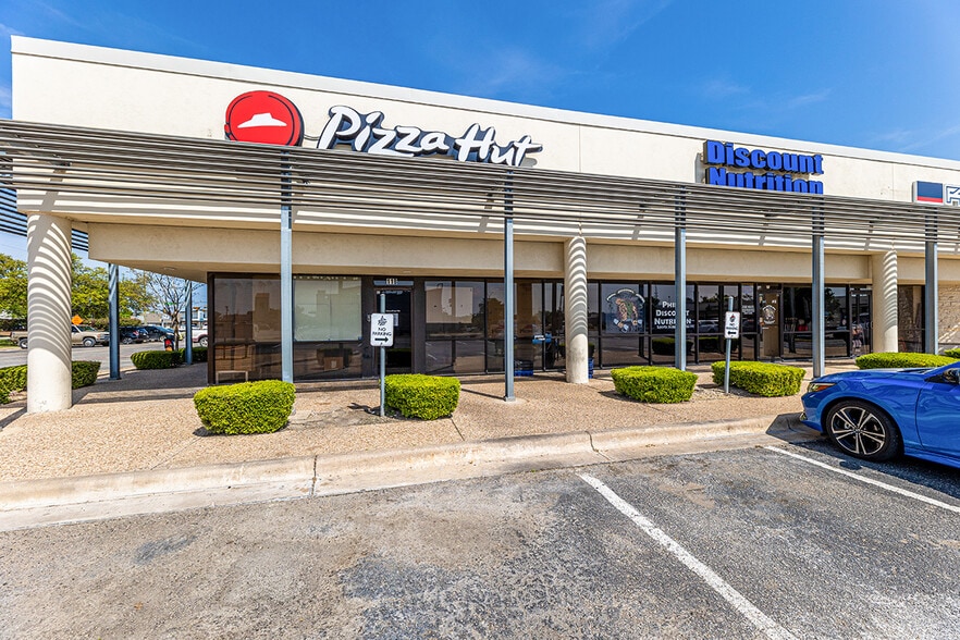 More Photos Of 2000 N Mays St, Round Rock Freestanding For Lease