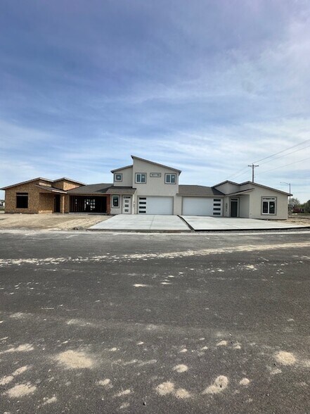 Primary Photo Of 1101-1109 Fairhaven Loop, Richland Apartments For Sale