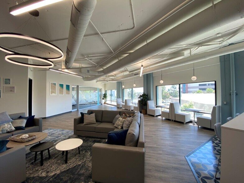 More Photos Of 17011 Beach Blvd, Huntington Beach Office For Lease