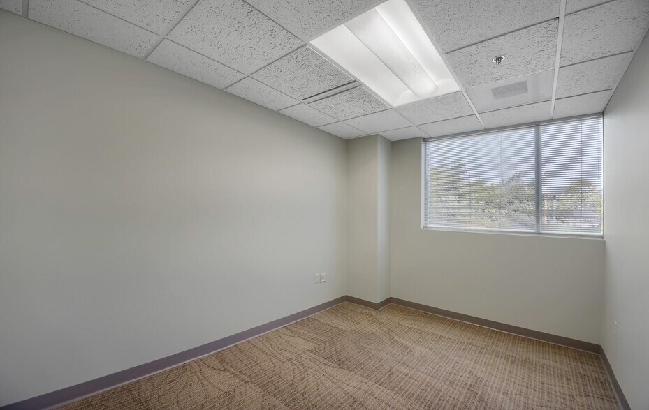 More Photos Of 21 Laurel Ave, Cornwall Medical For Lease