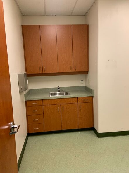 More Photos Of 2612 F St, Bakersfield Medical For Sale