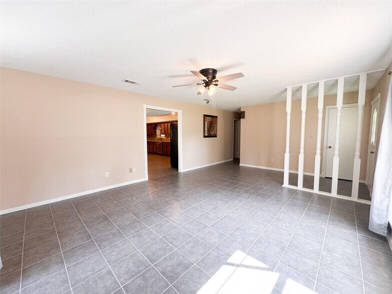 More Photos Of 15331 Lake Lamond Rd, Conroe Flex For Lease