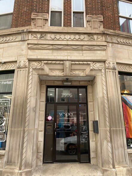 More Photos Of 3916 N Broadway St, Chicago Storefront Retail Office For Sale