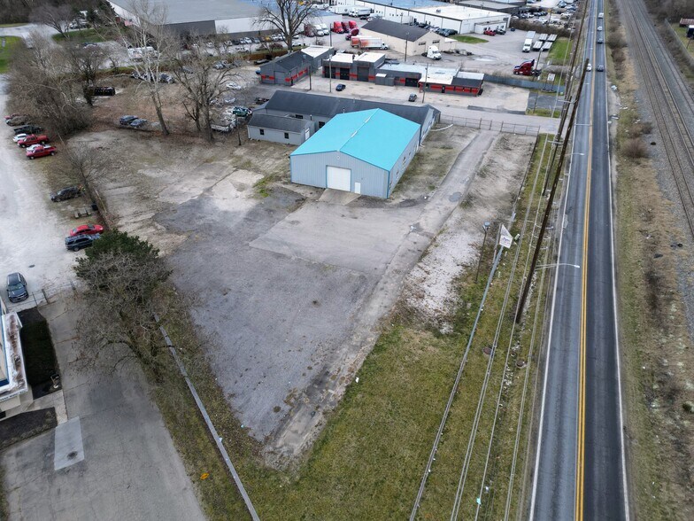 More Photos Of 4979 Massachusetts Ave, Indianapolis Warehouse For Lease