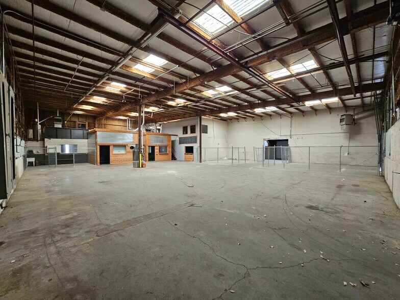 More Photos Of 2630 Northgate Ave, Cumming Warehouse For Sale