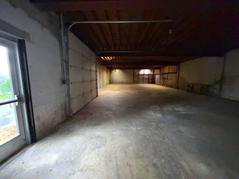 More Photos Of 407 S West Blvd, Landisville Warehouse For Lease