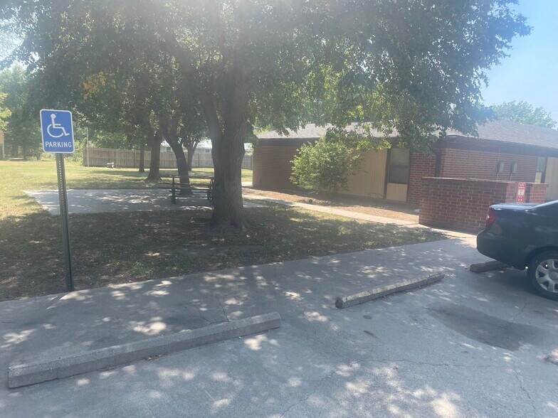 More Photos Of 410 N Fisher St, Glasco Apartments For Sale