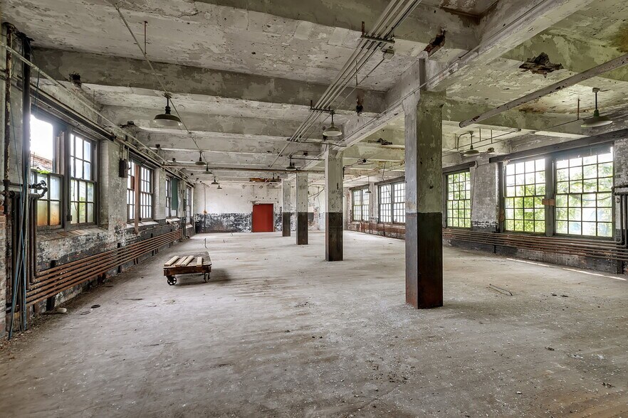 More Photos Of 203 Pratt St, Buffalo Manufacturing For Sale