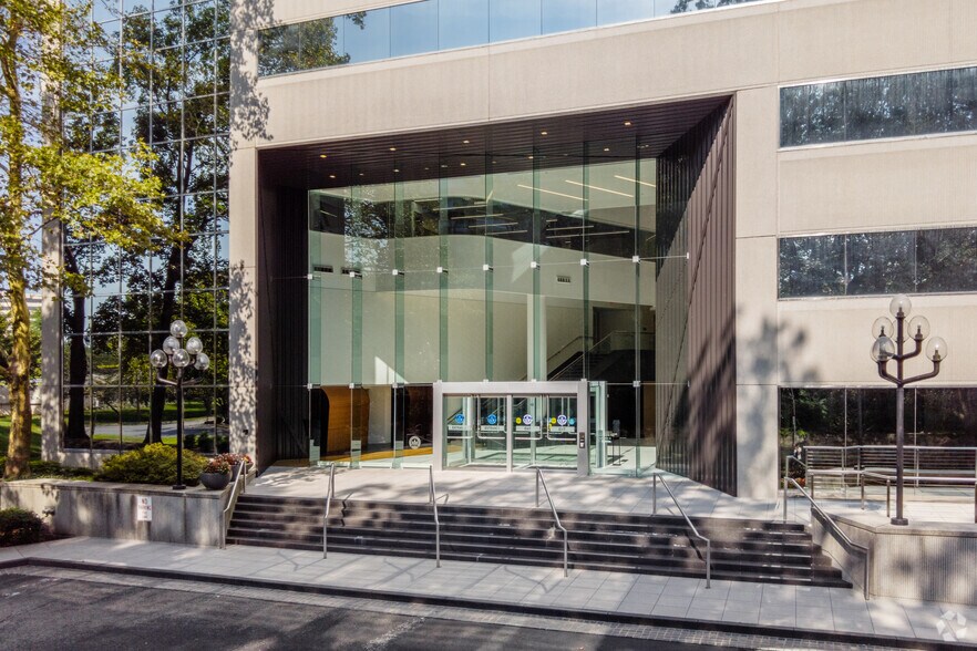 More Photos Of 2000 Corporate Ridge Rd, McLean Office For Lease