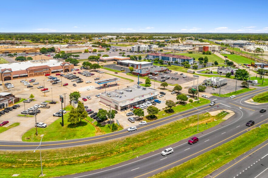 More Photos Of 2303 S MacArthur Dr, Alexandria Storefront Retail Office For Sale