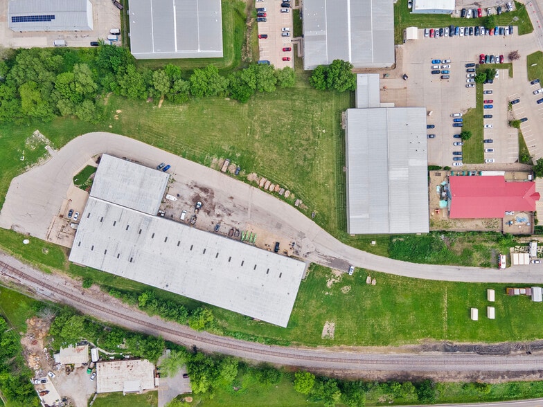 More Photos Of 1815 Morrissey Dr, Bloomington Warehouse For Sale