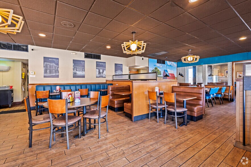 More Photos Of 3422 W Gentry Pkwy, Tyler Restaurant For Lease