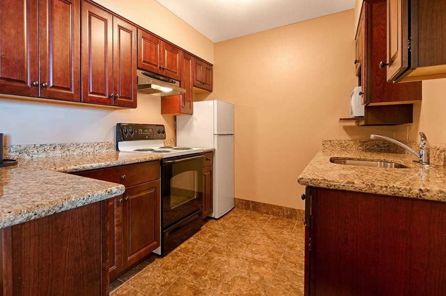 More Photos Of 701 Redwood Dr, Garberville Hotel For Sale