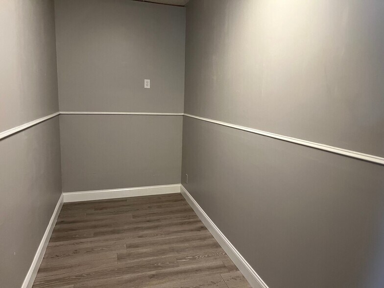 More Photos Of 14100 Walsingham Rd, Largo Storefront Retail Office For Lease