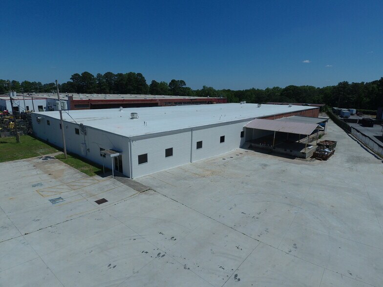 Primary Photo Of 1130 Oakleigh Dr, East Point Warehouse For Sale