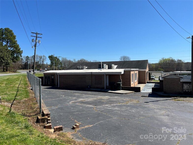 More Photos Of 604 Clark Dr, Lincolnton General Retail For Sale
