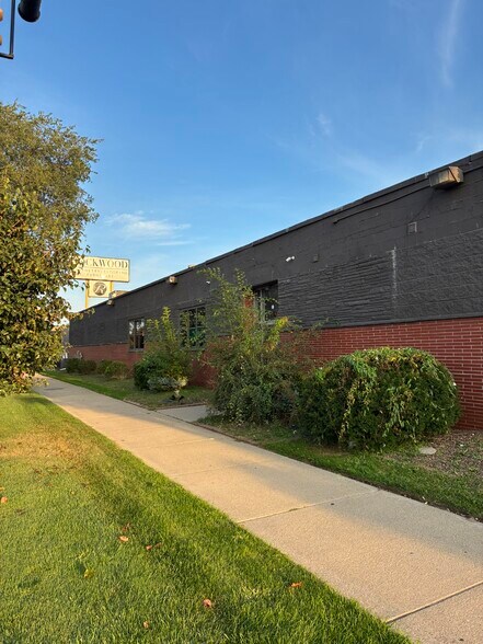 Primary Photo Of 28455 Plymouth Rd, Livonia Bowling Alley For Lease