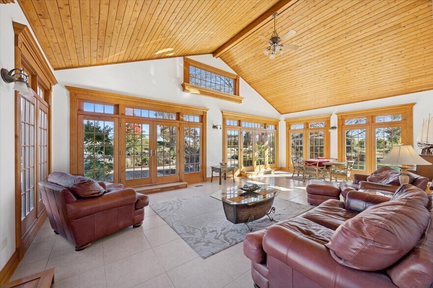 More Photos Of 22962 S Harlem Ave, Frankfort Showroom For Sale