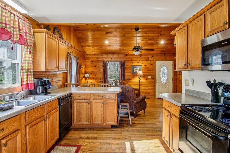 More Photos Of 33 Shepherds Creek rd, Bryson City Specialty For Sale