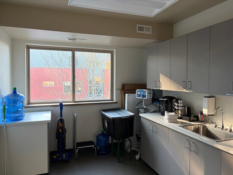 More Photos Of 1918 152nd Ave NE, Bellevue Office For Lease